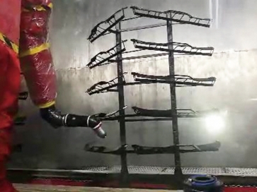 新泰进气格栅机器人喷涂线