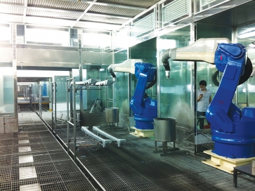 新泰裙边机器人喷涂线