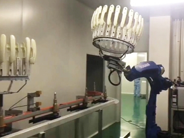 威海门把手前处理线转喷涂线机器人搬运系统