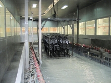 Chassis frame self-propelled hoist electrophoretic coating line