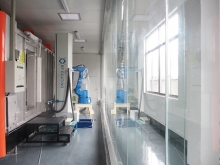 Reciprocating elevator and robot automatic powder spraying system