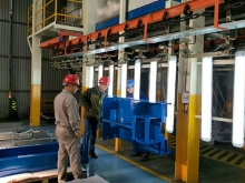 Powder spraying line for heavy industrial parts of construction machinery