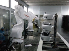 Sliding conveyor single-side bumper robot spraying line