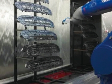 Air intake grille robot spraying system
