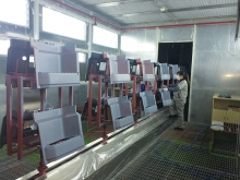 Ground rail manual spraying system