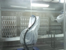 Door handle and ground rail robot spraying system