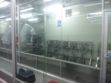 Robot spray booth and centralized paint supply and color-changing system